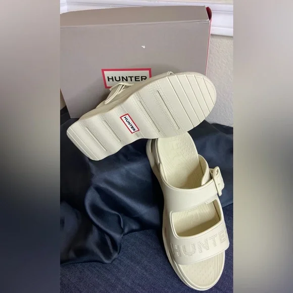 Woman Hunter Slides-10m - Picture 7 of 9